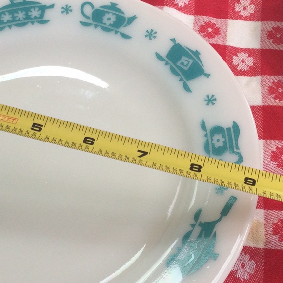 🍽Anchor Hocking. 1950’s dinnerware.. pattern is Kitchen Aids. Three 9” plates. - Picture 6 of 6